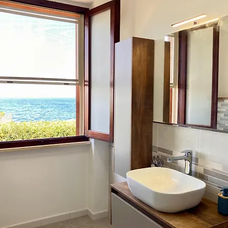 ヴィラ Sul Mare Con Giardino E Vista Mozzafiato カステルサルド